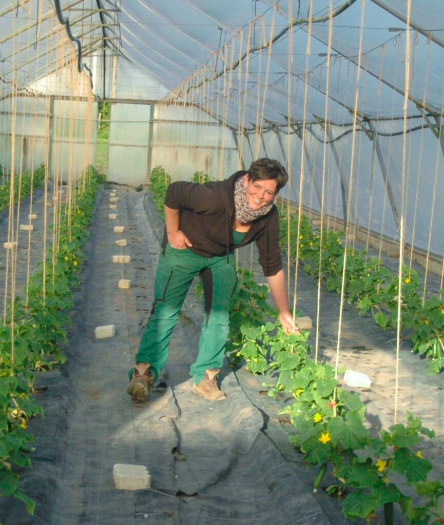 Arbeit die Spaß macht: Stefanie Hausler bei der Arbeit im Gewächshaus.