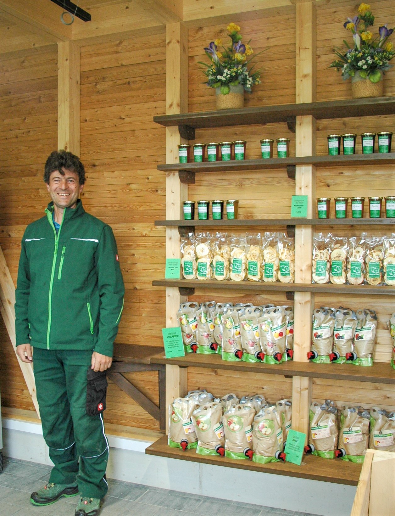 Apple potato chips, fresh apples and quince jam: there is a lot of interest in the farm sale at the Bavarian Fruit Center