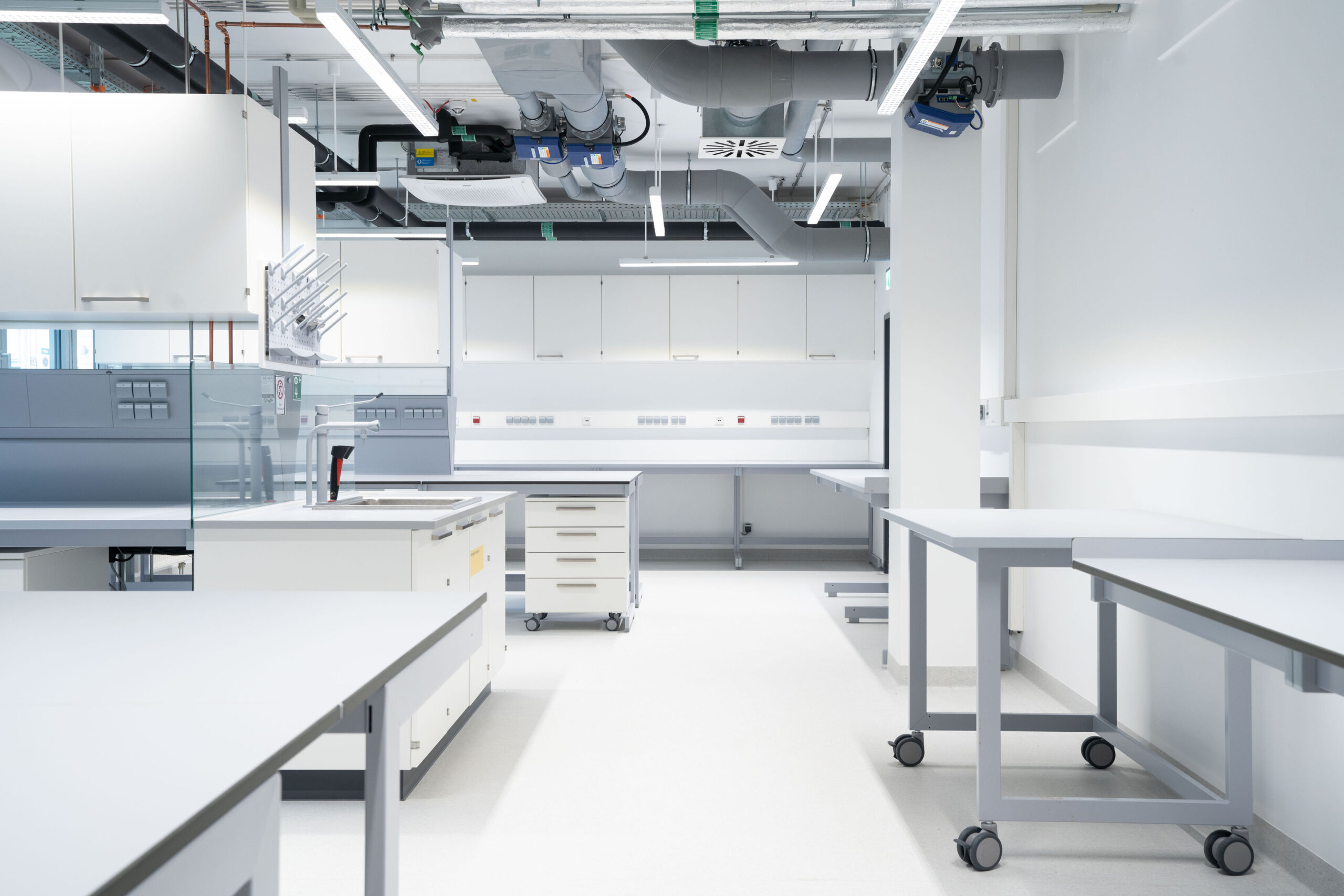 Vollausgestattete Labore im SKYGATE der Rock Capital Group im Biotech-Hub Hallbergmoos