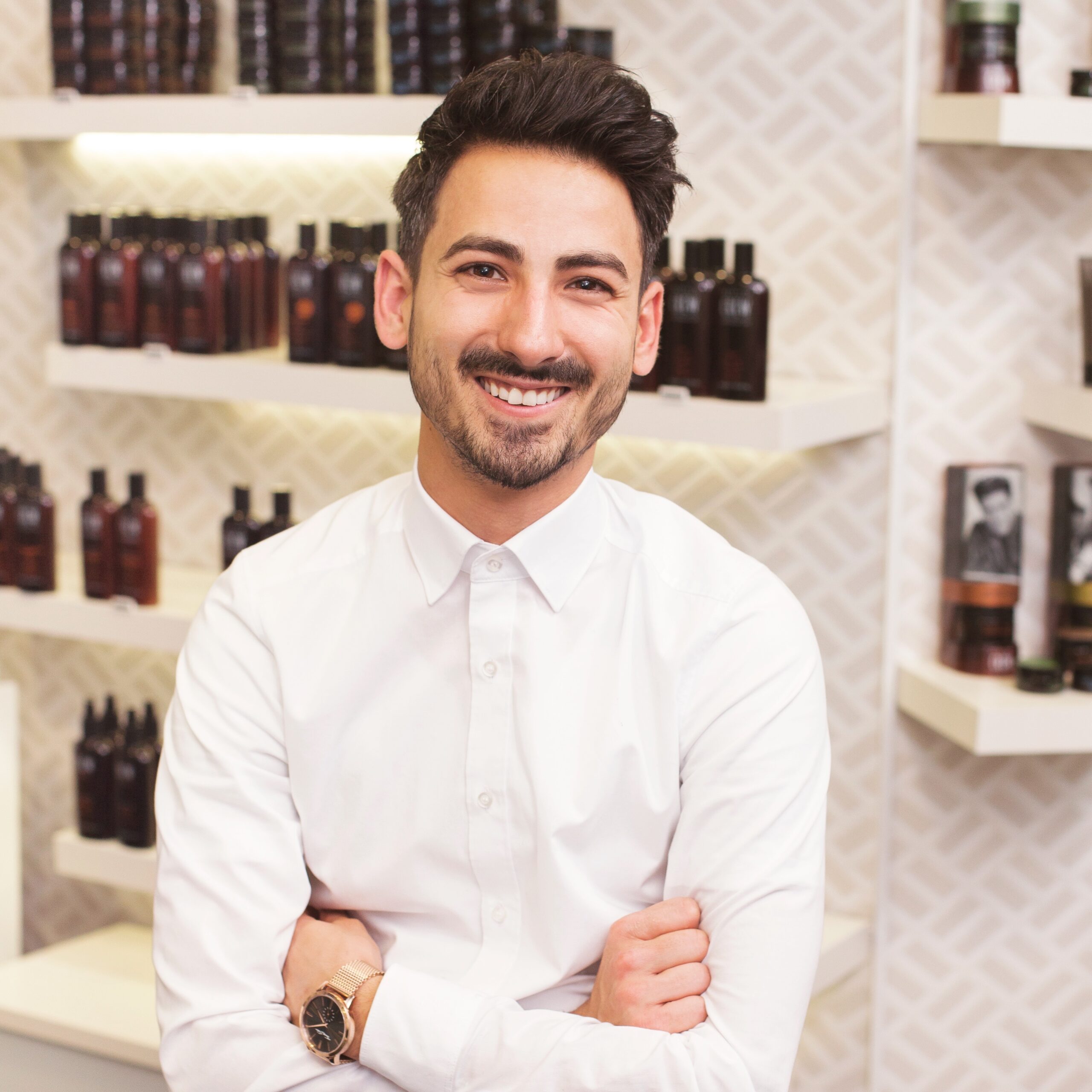 Hallbergmooser Eigengewächs: Der Gründer und Inhaber von M-Crew Friseure Mustafa Özbilgin probiert in seinen Läden gern mal Neues aus.