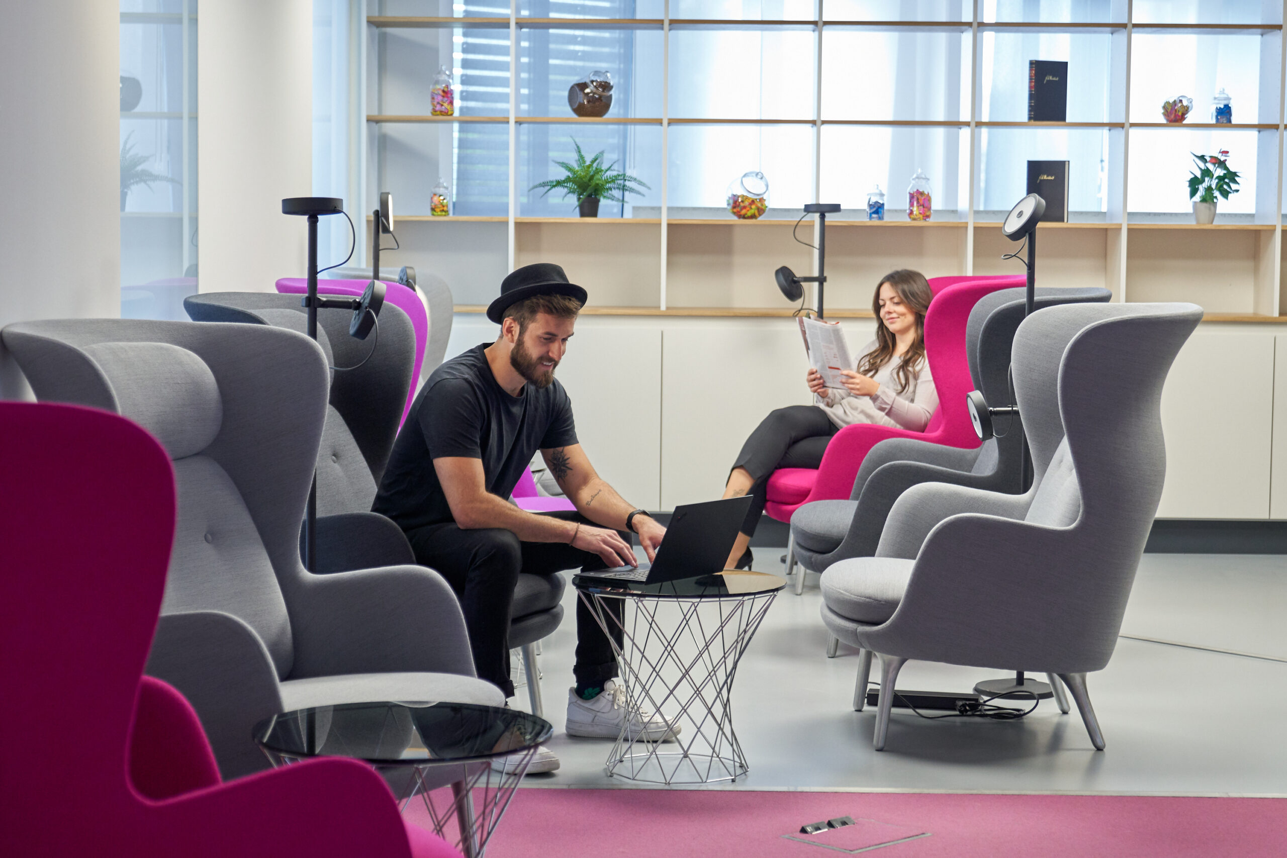 Coworking in Hallbergmoos: Das First Choice Business Center im Munich Airport Business Park bietet nicht nur stylisches Design, sondern auch einen fünf Sterne Service.