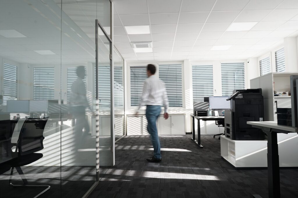 Der Gewerbepark M5 umfasst neben Gewerbehallen zusätzlich knapp 1.600 Quadratmeter moderne Büroräume und Kommunikationsflächen (c) Munitec-Vertriebs GmbH