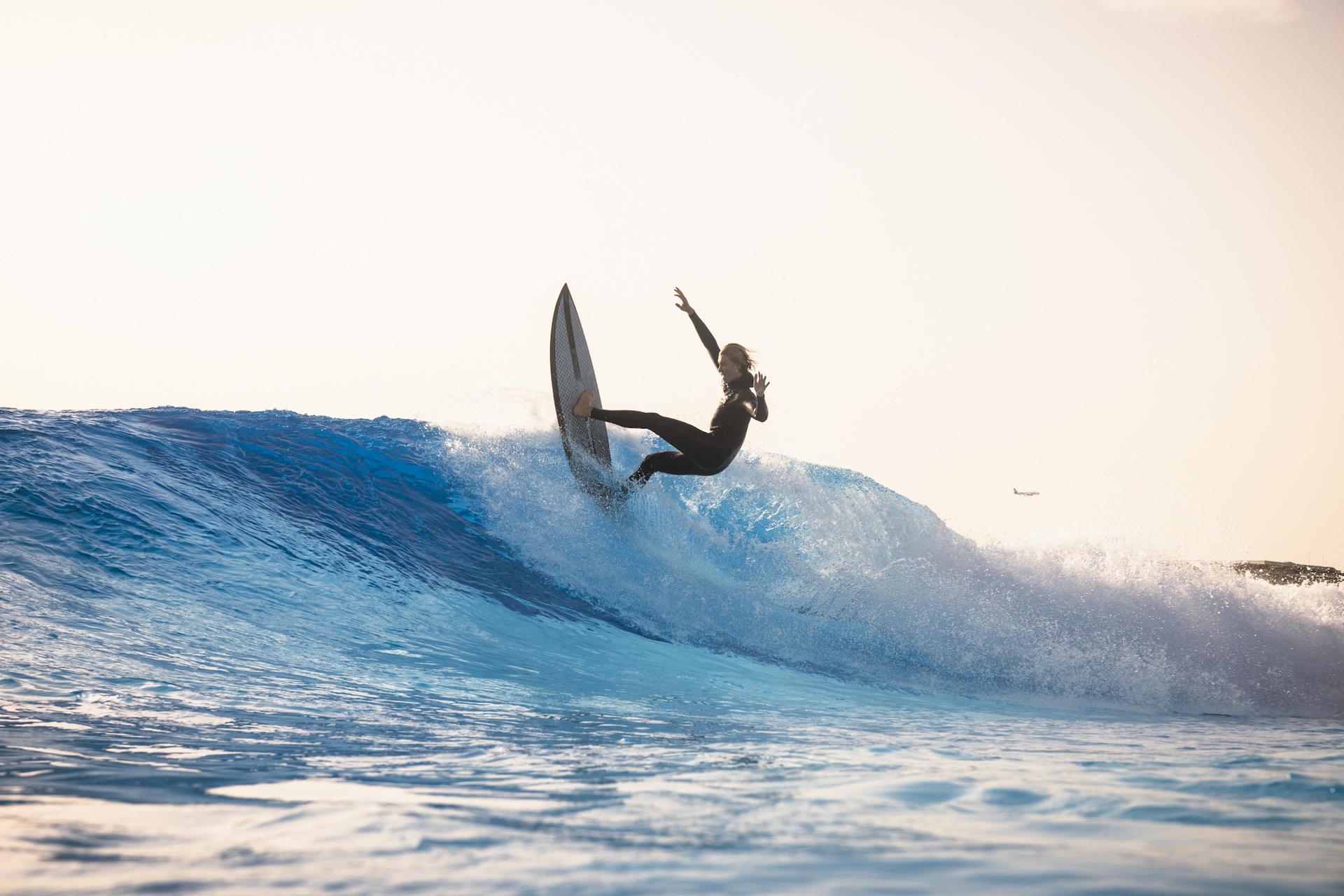 Die Profiwellen der O2 SURFTOWN MUC werden über zwei Meter hoch.