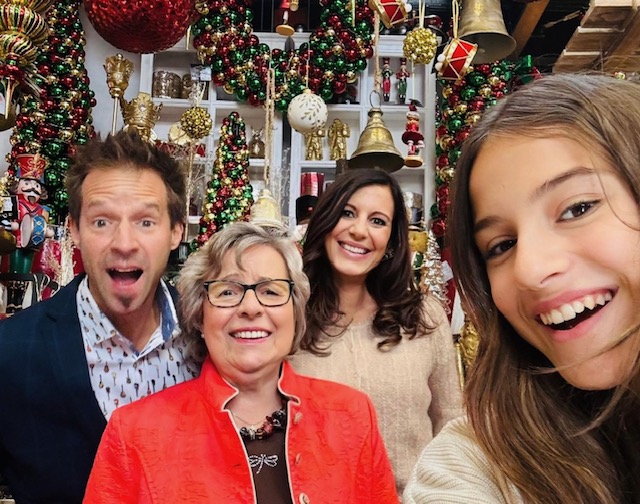 2-in-1: Entdeckungsfreundiges Weihnachtswunder und traditioneller Familienbetrieb. Das zeichnet Non-Food-Vertrieb Schirsch aus.