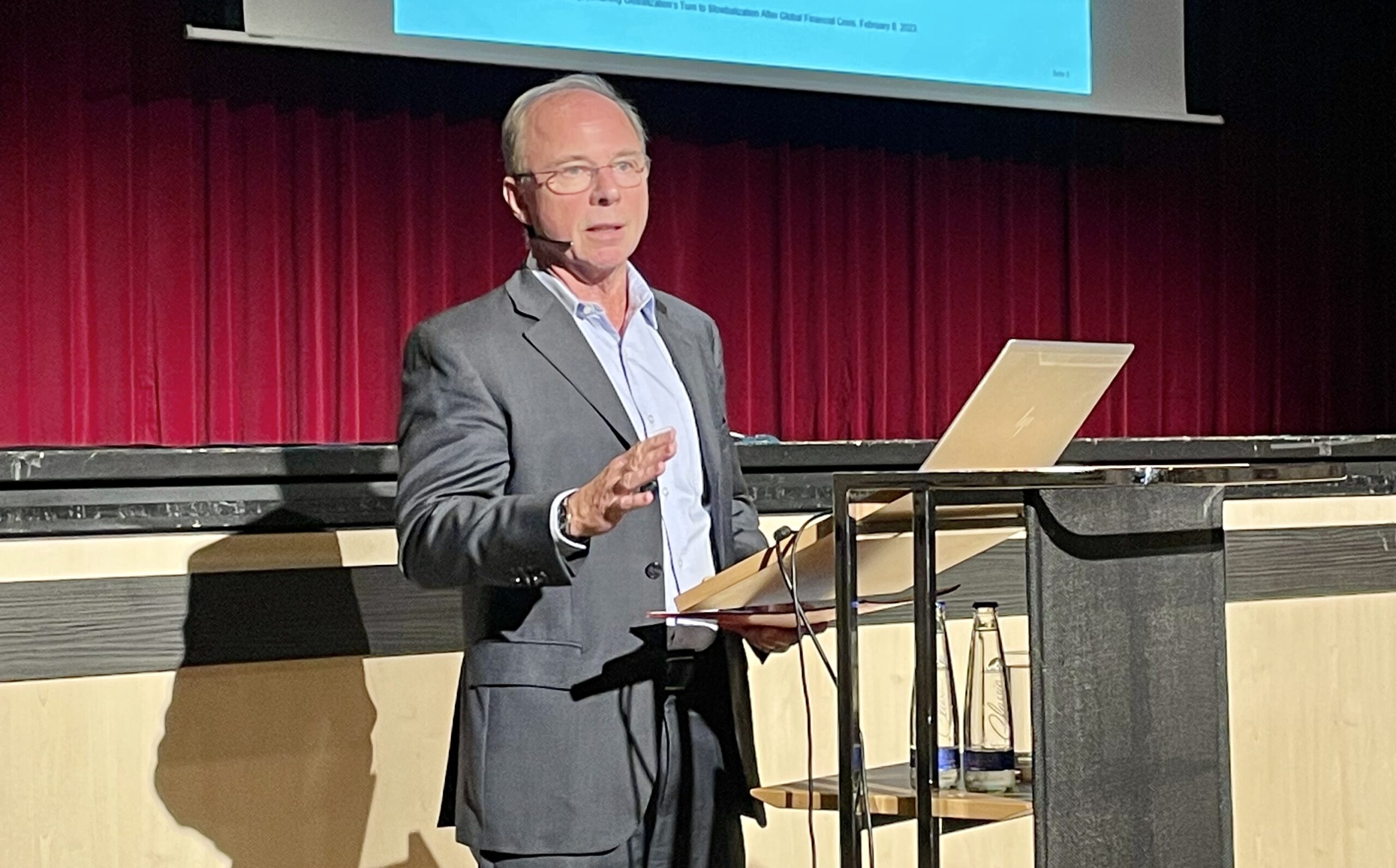 „Diversifikation ist der Schlüssel zum Erfolg“: Im Gespräch zur Zukunft des Wirtschaftsstandortes Hallbergmoos mit Top-Ökonom Dr. Michael Heise